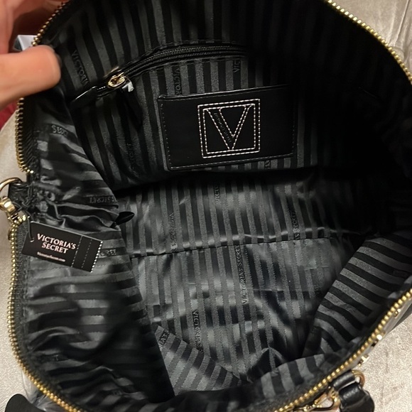 Victoria’s Secret tan reptile faux leather bag with gold hardware, mirror - Picture 8 of 12